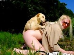 Sexy blonde enjoys outdoor zoo practice