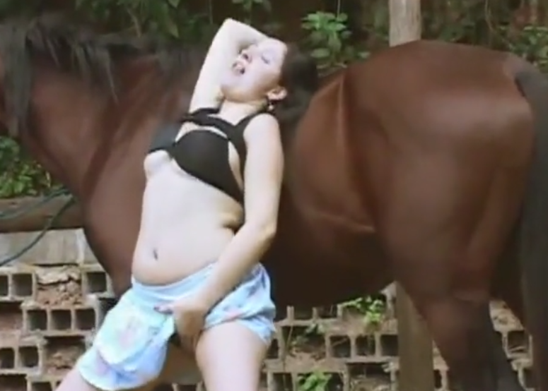 Homemade Horse Sex - Woman makes homemade video making love with the horse - Zoo Xvideos